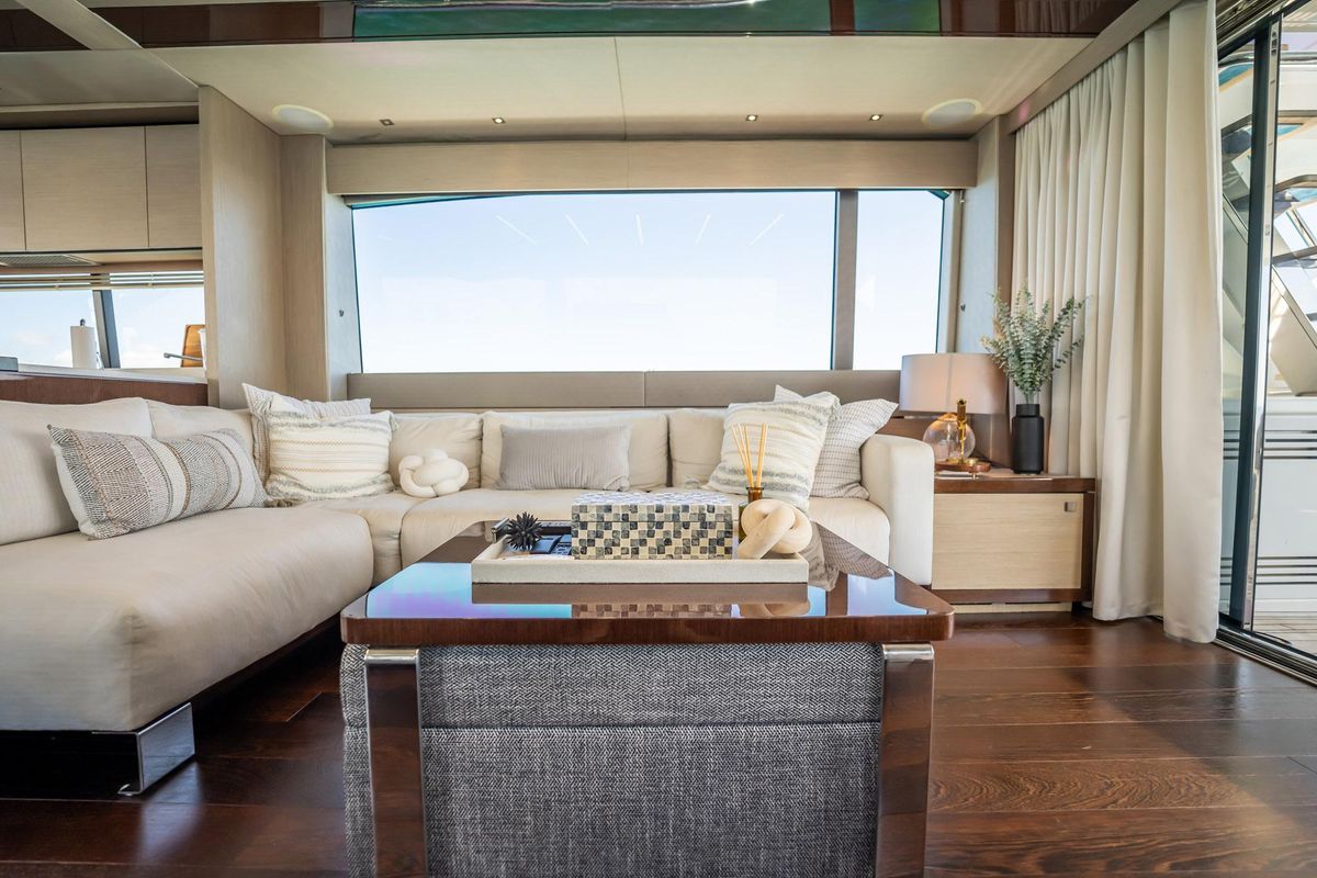2018 Sunseeker 76 