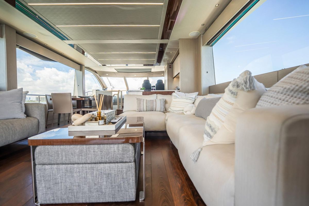 2018 Sunseeker 76 