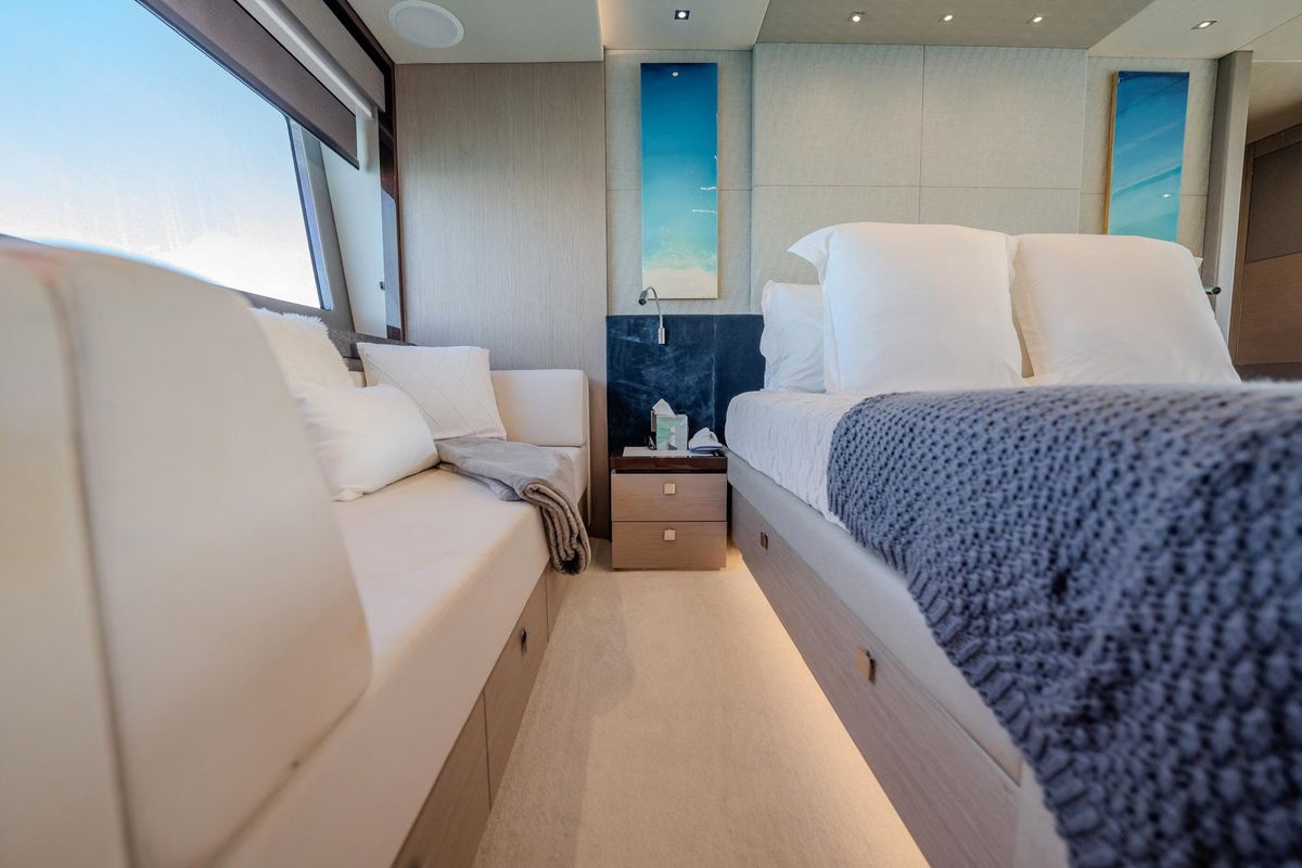 2018 Sunseeker 76 