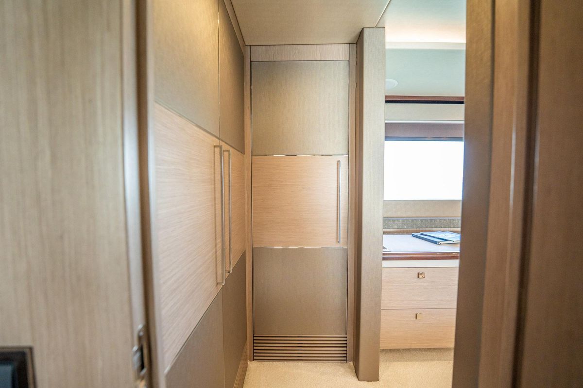 2018 Sunseeker 76 