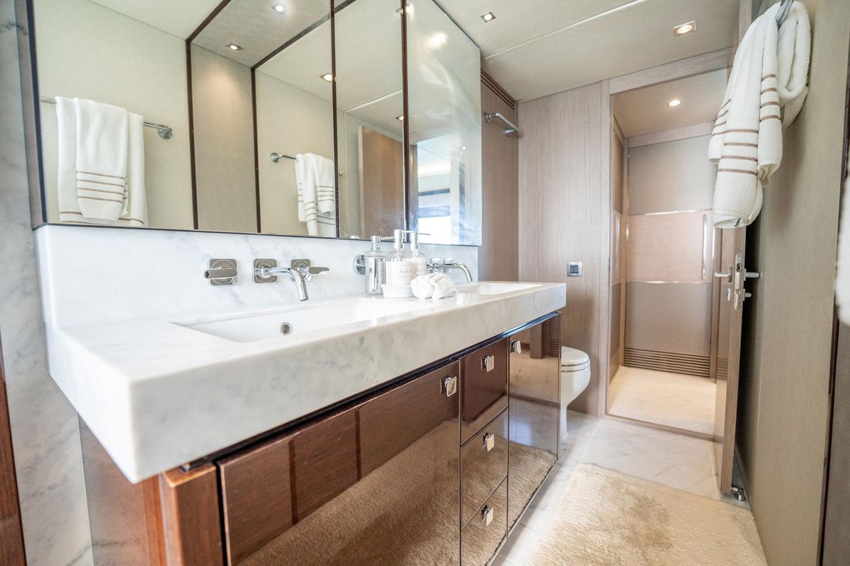 2018 Sunseeker 76 