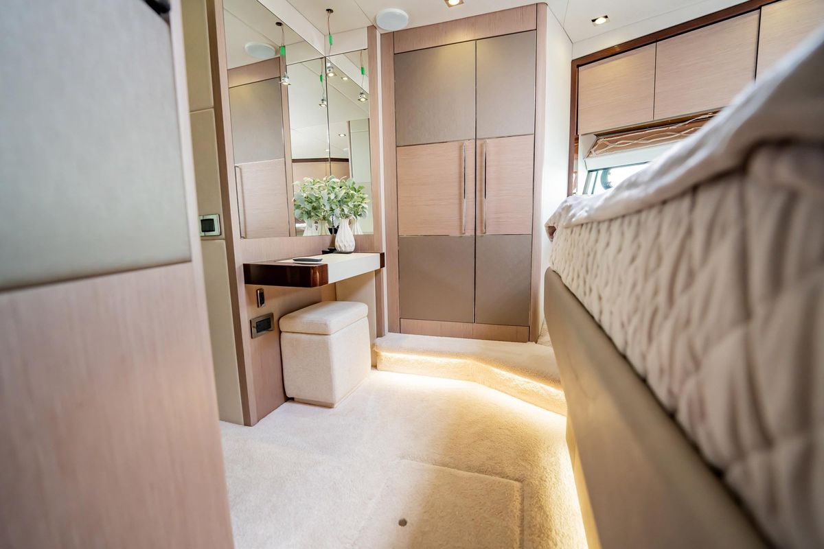 2018 Sunseeker 76 