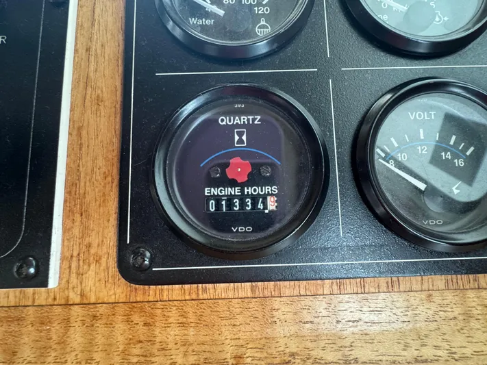 Rafiki Yacht Photos Pics Engine hour meter on 2000 Nordic Tug 37, displaying 1334 hours.