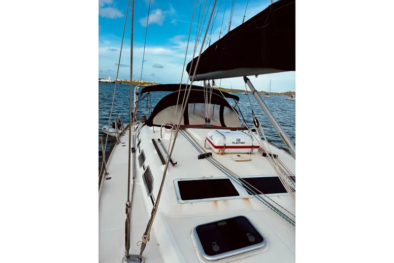 Further Yacht Photos Pics 2005 Beneteau Oceanis 473 sailboat deck with Plastimo equipment, sailing on calm waters.