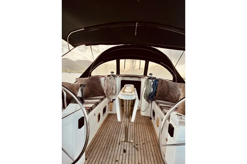 Further Yacht Photos Pics 2005 Beneteau Oceanis 473 yacht cockpit with dual steering wheels and cushioned seating.