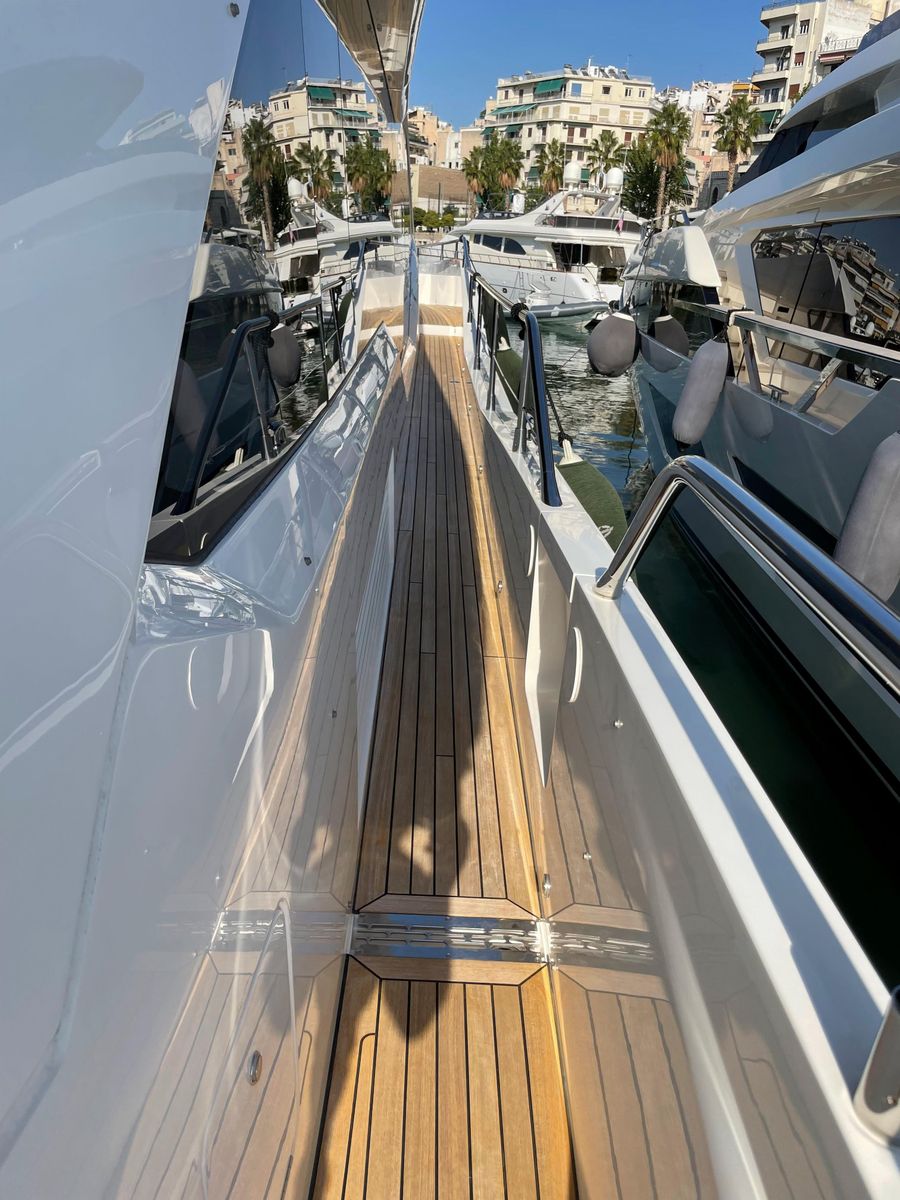 2019 Sunseeker 77 