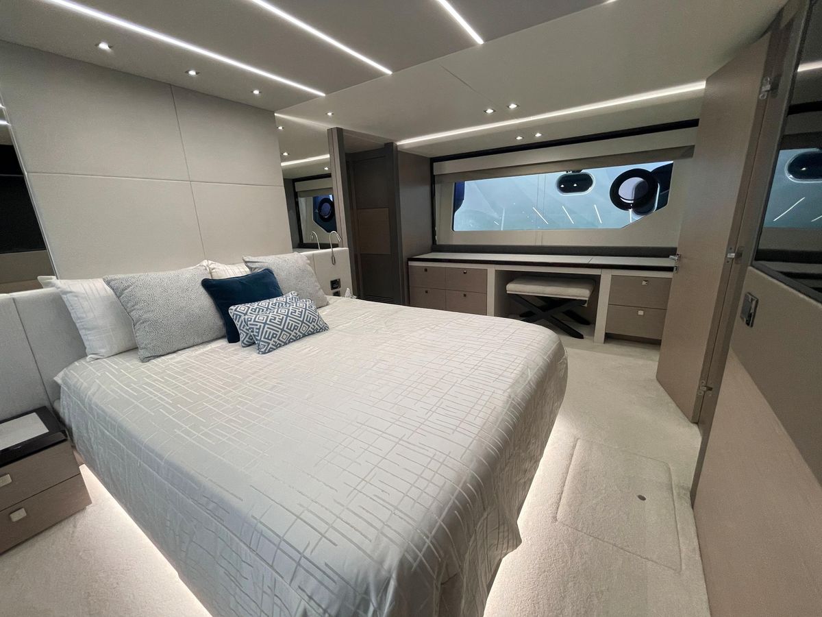 2019 Sunseeker 77 