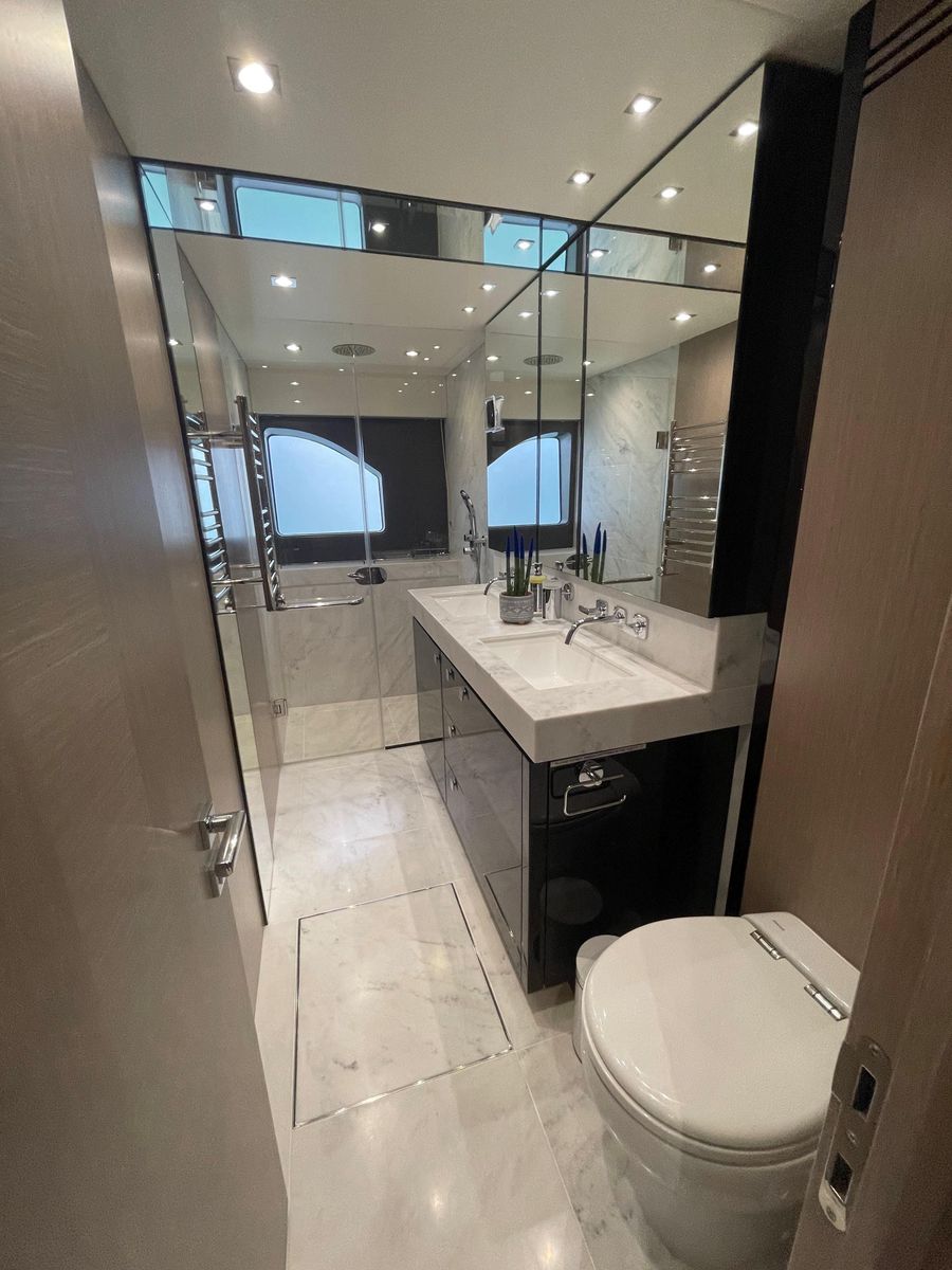 2019 Sunseeker 77 
