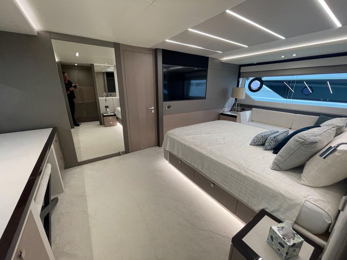 2019 Sunseeker 77 