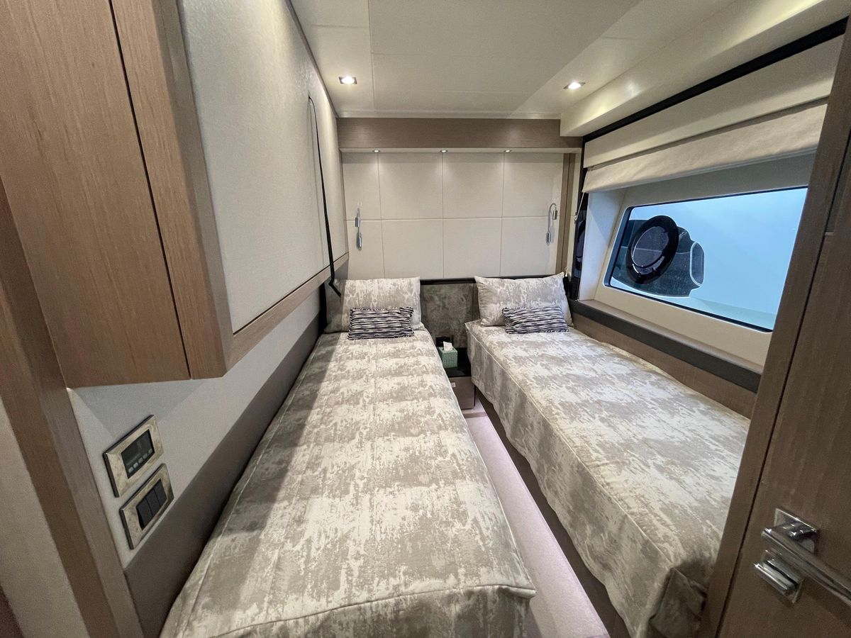2019 Sunseeker 77 
