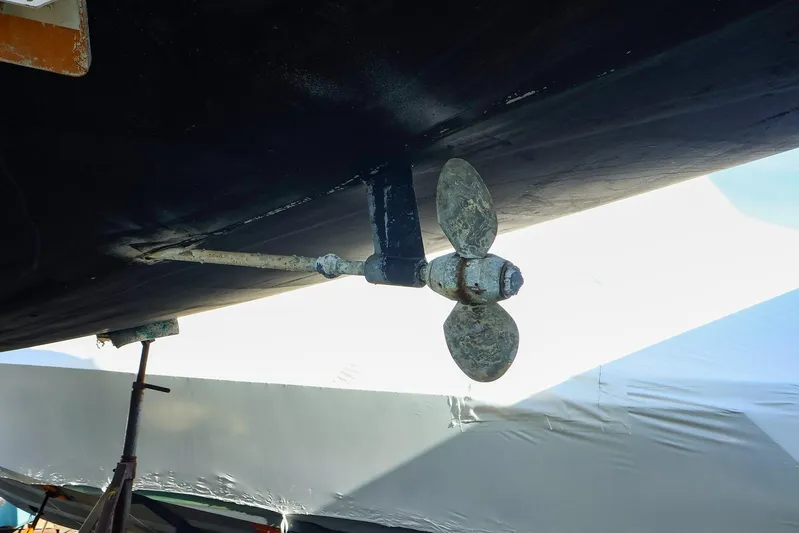 Mojo Yacht Photos Pics Propeller of 2004 J Boats J/46 sailboat, under maintenance, with visible wear.