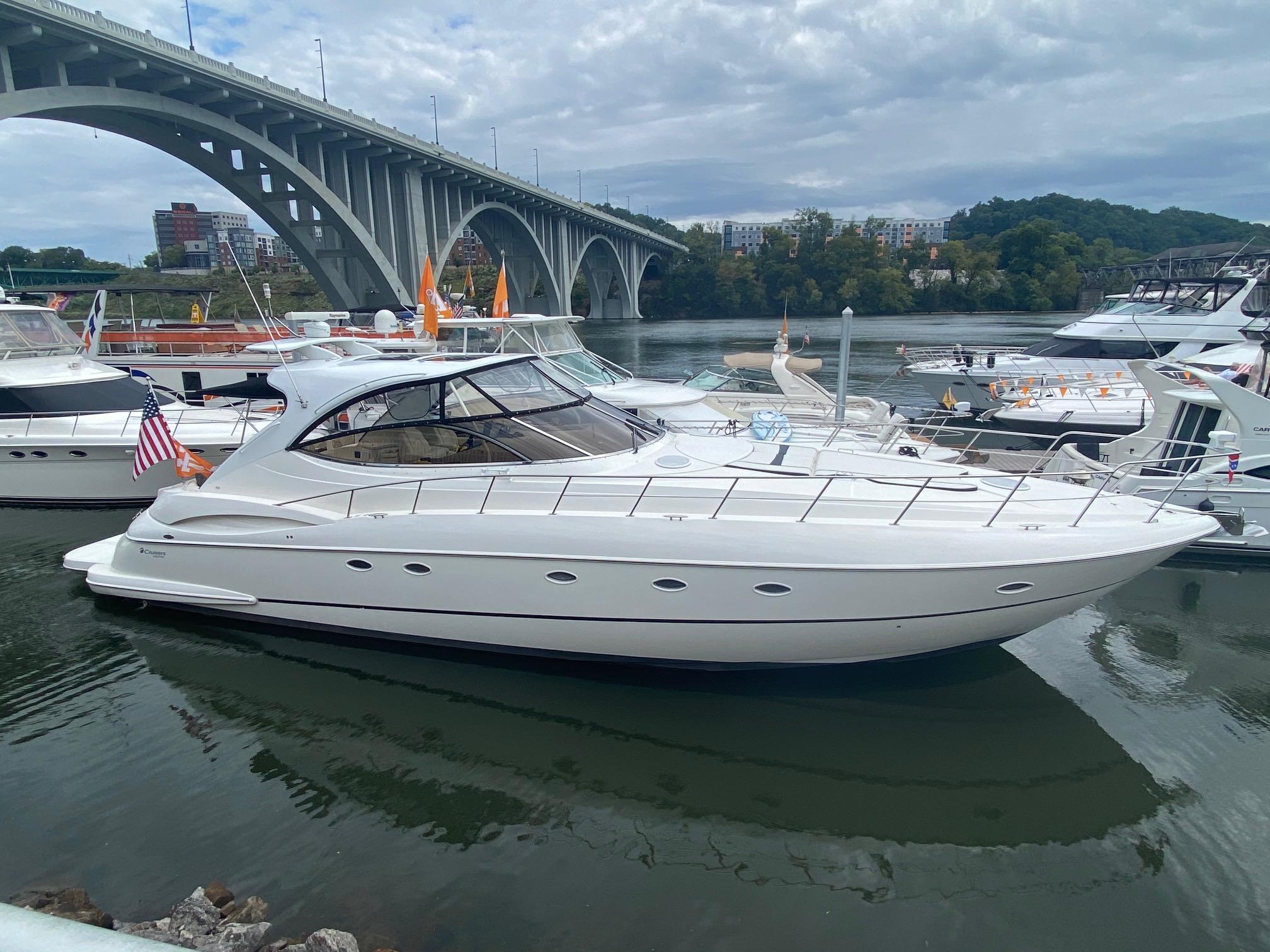 2004 cruisers yachts 540 express