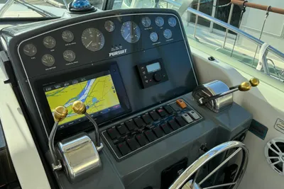 Pursuit 3400 Express