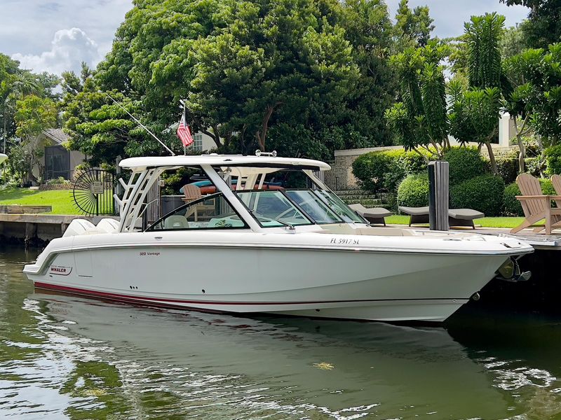 2019 Boston Whaler 320 Vantage