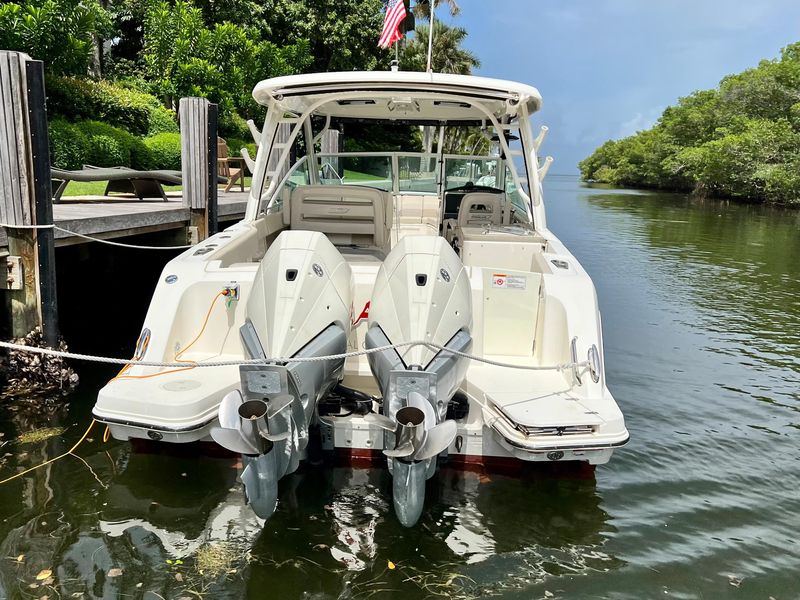 2019 Boston Whaler 320 Vantage