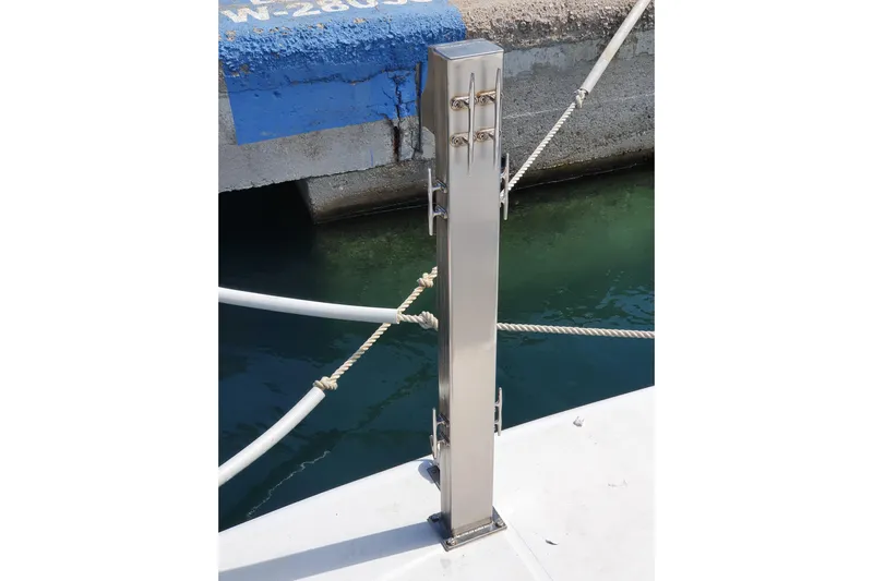  Yacht Photos Pics Stainless steel boat cleat on Regal Commodore 4060, 2007, docked with ropes.