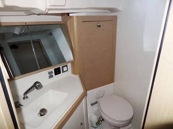 Aita Pea Pea III Yacht Photos Pics Modern bathroom in 2020 Beneteau Oceanis 46.1 yacht with sink and toilet.