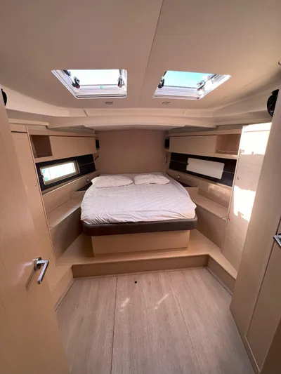 Aita Pea Pea III Yacht Photos Pics Interior of 2020 Beneteau Oceanis 46.1 yacht with cozy double bed and skylights.