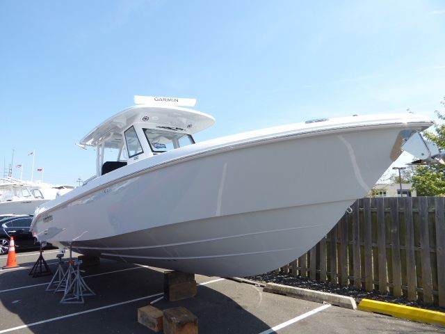 Everglades 335 Center Console