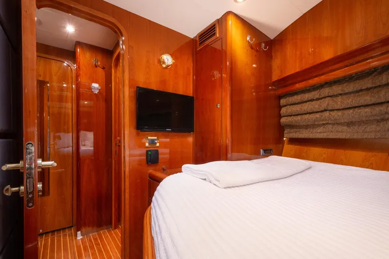 Kismet Yacht Photos Pics Luxurious 2003 Hargrave Skylounge yacht bedroom with wood paneling and modern amenities.