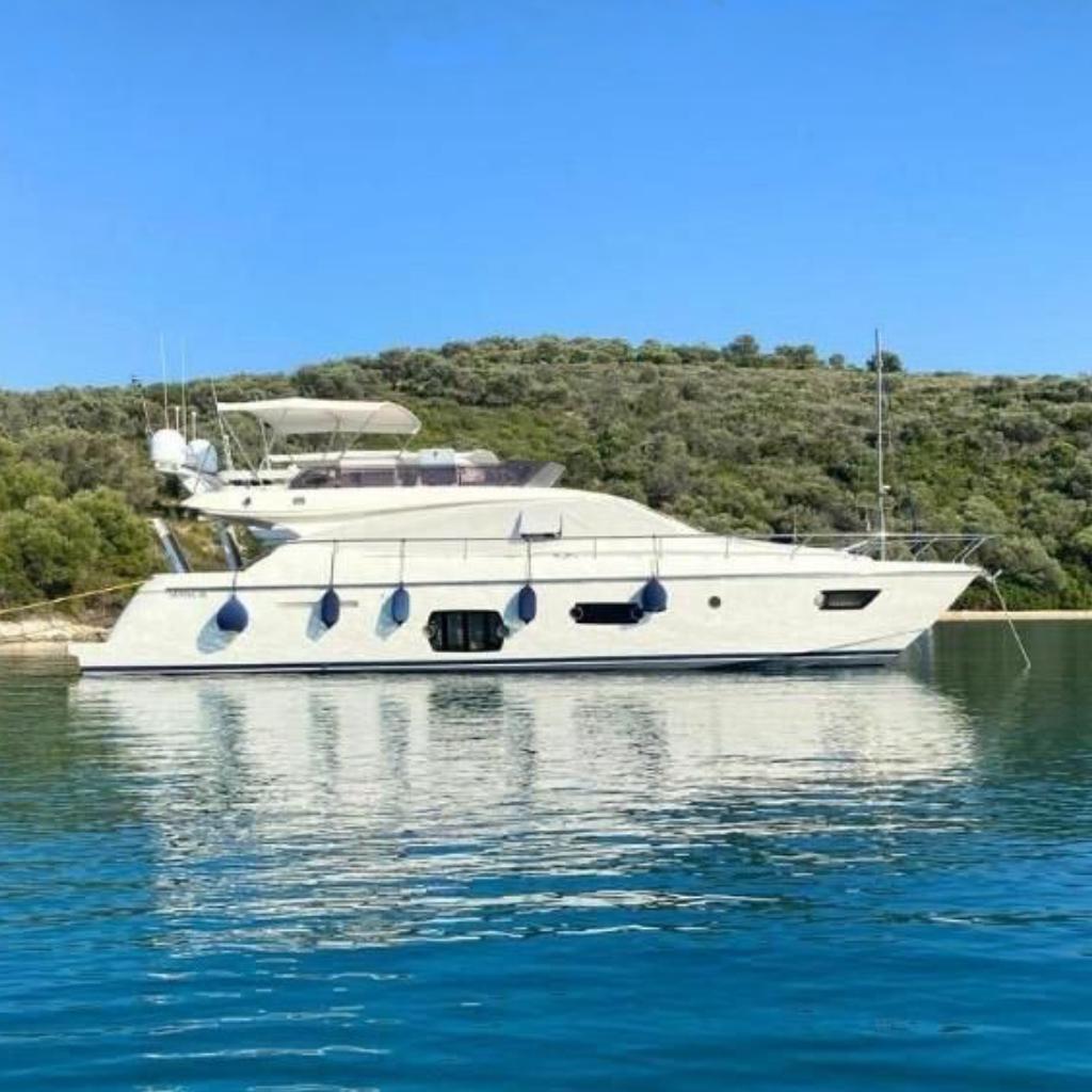 2011 Ferretti Yachts 570