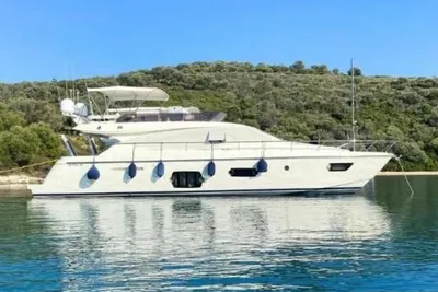 2011 Ferretti Yachts 570
