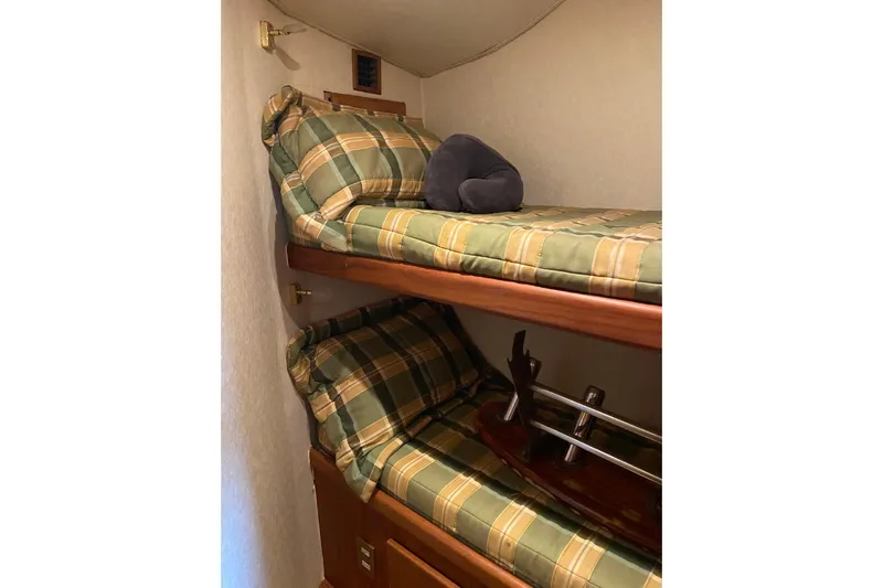 Belle La Vie Sur La Mer Yacht Photos Pics Bunk beds with plaid bedding in 2001 Egg Harbor 37 Convertible yacht cabin.