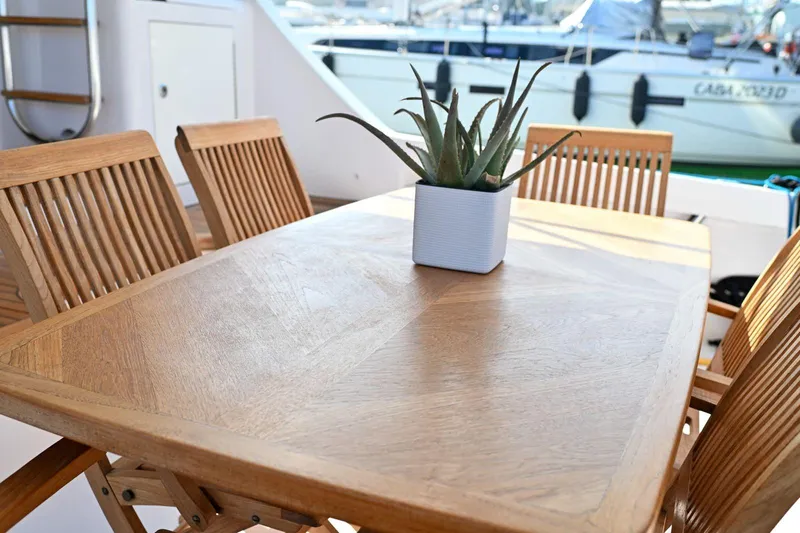 Caraibi Yacht Photos Pics Wooden dining set with potted plant on Hatteras GT63 yacht, 2013 model.