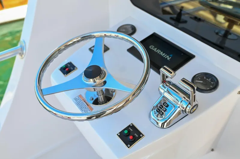 Caraibi Yacht Photos Pics Steering console of 2013 Hatteras GT63 yacht with Garmin navigation system.