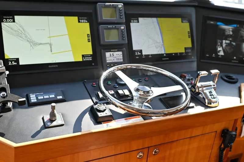 Caraibi Yacht Photos Pics 2013 Hatteras GT63 yacht helm with advanced navigation displays and controls.