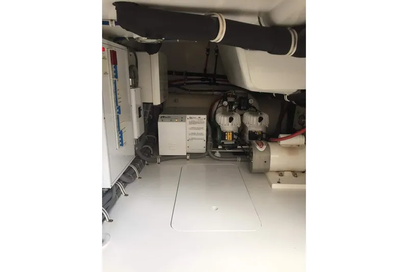 Caraibi Yacht Photos Pics Engine room of a 2013 Hatteras GT63 yacht, showcasing mechanical components and systems.