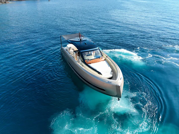  Yacht Photos Pics Invictus TT460 yacht cruising on clear blue water, 2020 model.