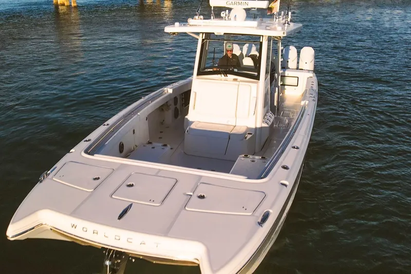  Yacht Photos Pics 2022 World Cat 400 CC-X boat on water, featuring spacious deck and modern design.
