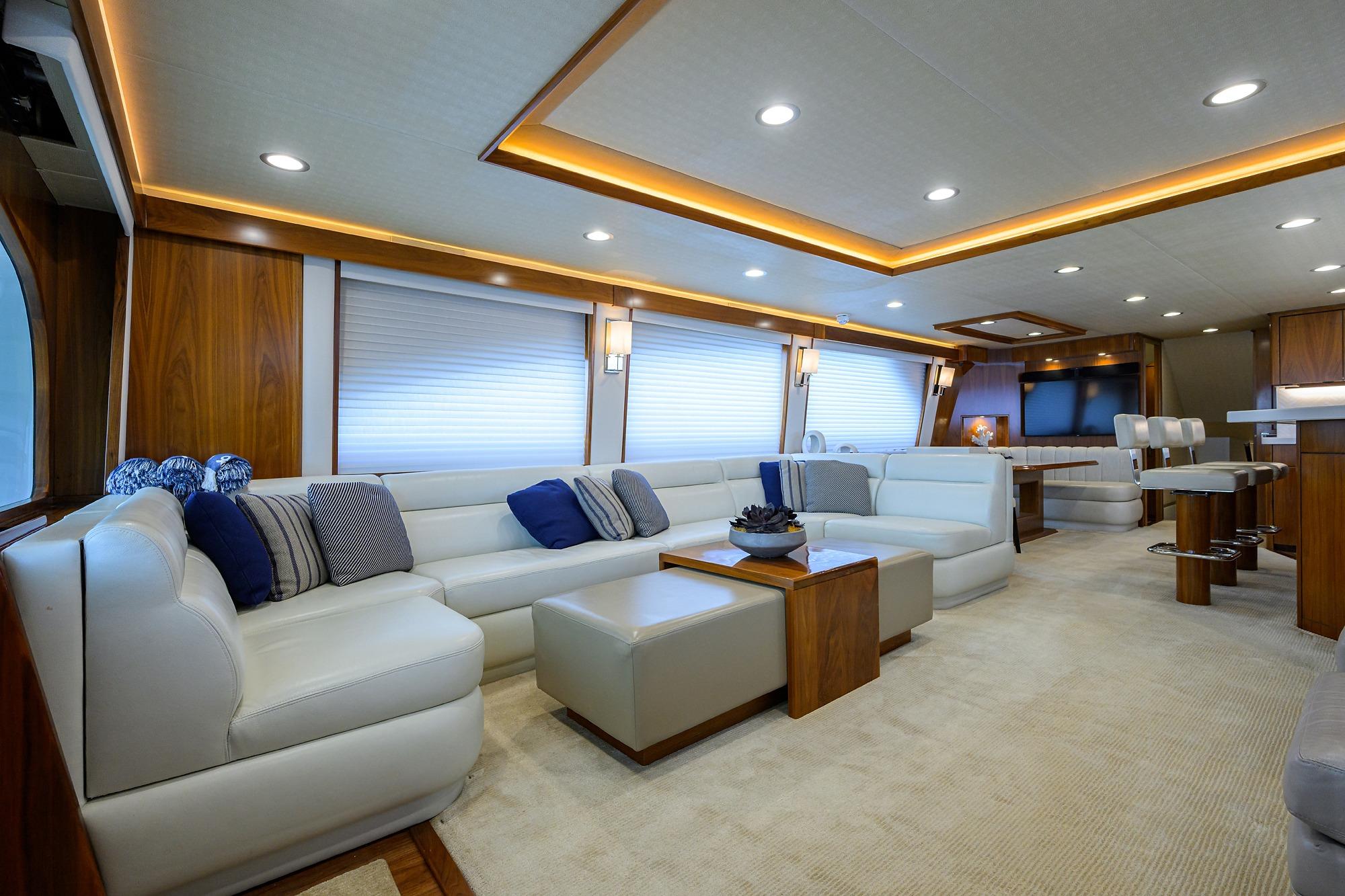 Yacht Photo 33