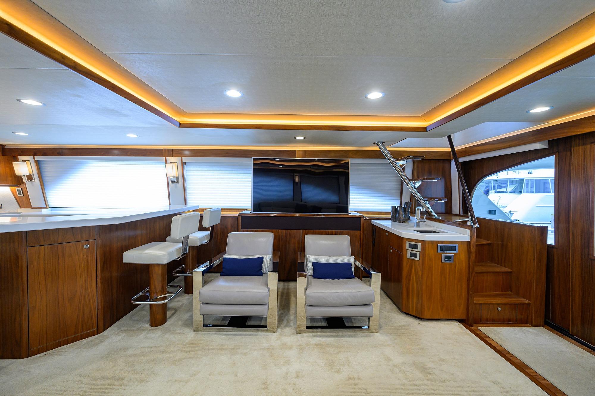Yacht Photo 35
