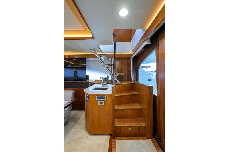 Speculator Yacht Photos Pics Viking 92 SPECULATOR - Salon