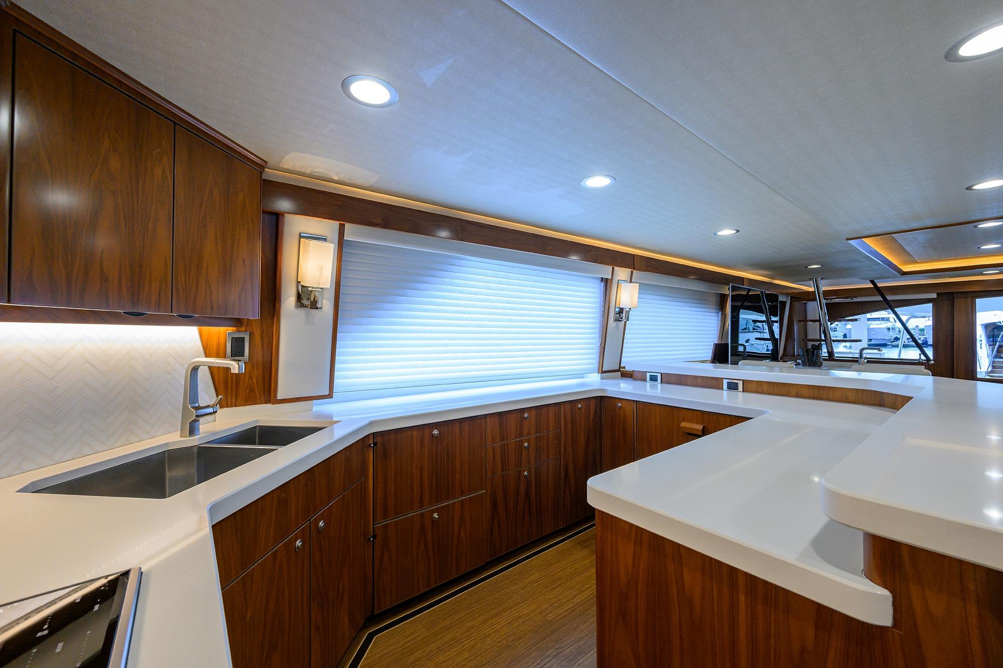 Yacht Photo 40