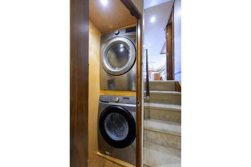 Speculator Yacht Photos Pics Viking 92 SPECULATOR - Washer and Dryer