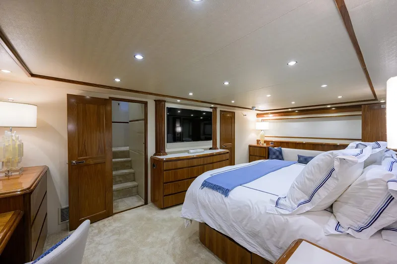 Speculator Yacht Photos Pics Viking 92 SPECULATOR - Master Stateroom
