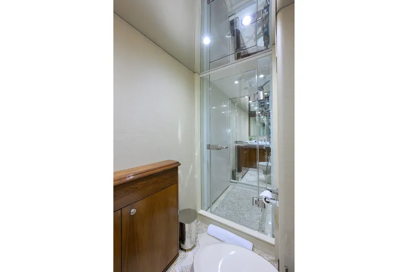 Speculator Yacht Photos Pics Viking 92 SPECULATOR - Master Stateroom Ensuite Head