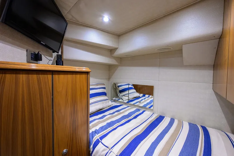 Speculator Yacht Photos Pics Viking 92 SPECULATOR - Crew Quarters