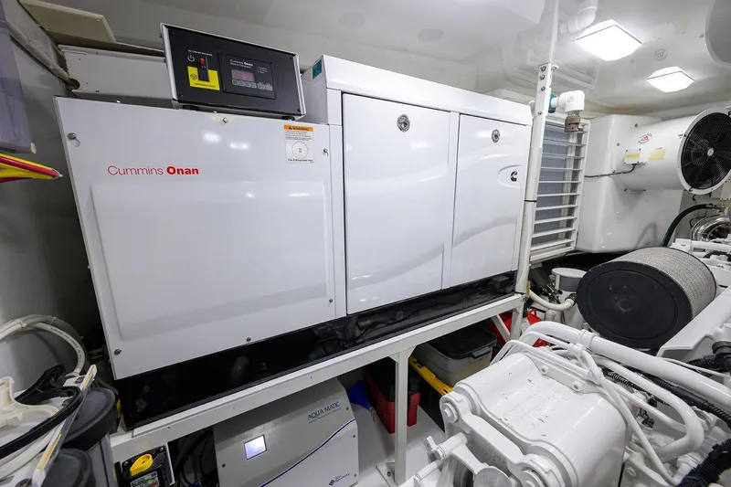 Speculator Yacht Photos Pics Viking 92 SPECULATOR - Engine Room