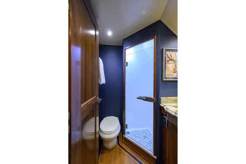 Speculator Yacht Photos Pics Viking 92 SPECULATOR - Guest Stateroom Midship Port Ensuite Head