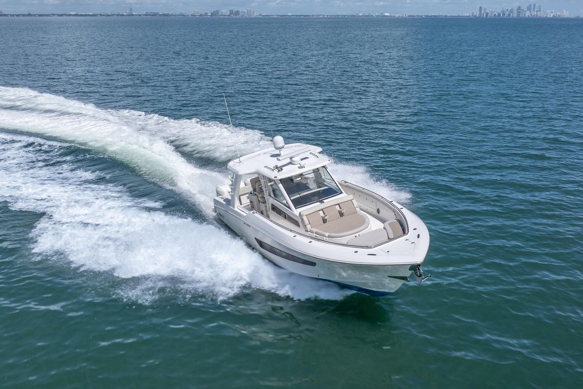 2018 Boston Whaler 42 