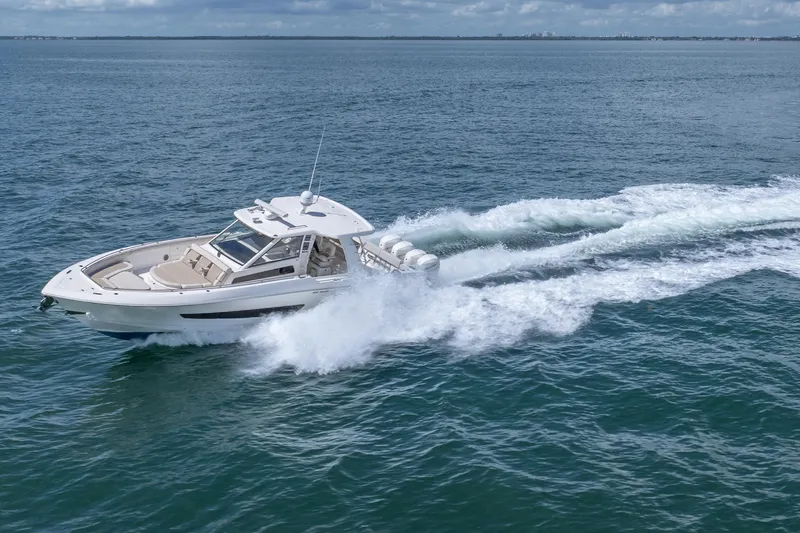  Yacht Photos Pics 2018 Boston Whaler 420 Outrage cruising on open water, creating a dynamic wake.