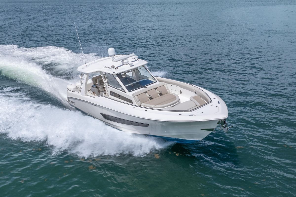 2018 Boston Whaler 42 