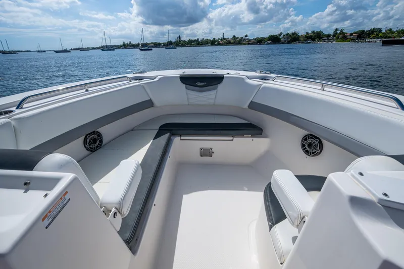  Yacht Photos Pics 2020 Robalo R317 Dual Console boat interior with seating, on a sunny day.