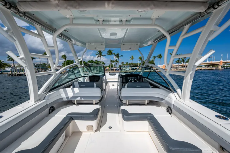  Yacht Photos Pics 2020 Robalo R317 Dual Console boat interior with seating, on a sunny day.