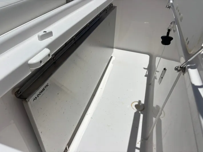  Yacht Photos Pics 2023 EVERGLADES 395 CC - Image 20