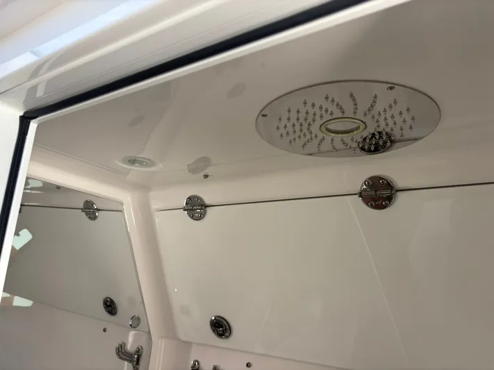  Yacht Photos Pics 2023 EVERGLADES 395 CC - Image 62